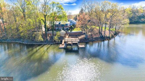 324 Indian Pointe Dr, Hardy, VA, 24101-2626 | Card Image