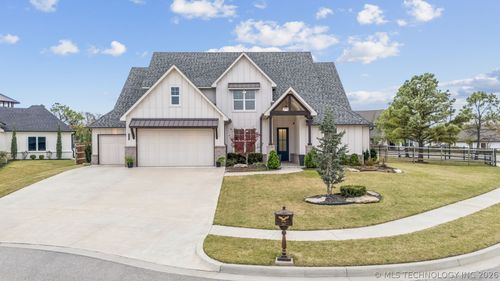 7201 N Hawthorne Lane, Owasso, OK, 74055 | Card Image