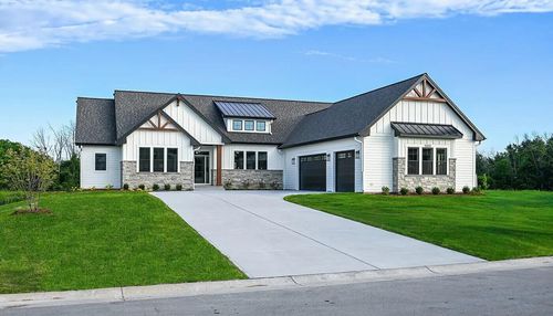9401 W Huntington Dr, Mequon, WI, 53097-3818 | Card Image