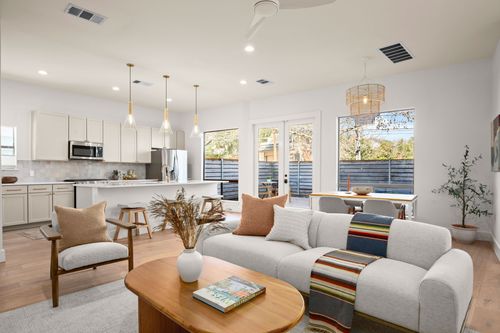 a-2205 Thornton Rd, Austin, TX, 78704-4903 | Card Image