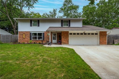7519 Rustic Woods Dr, Dayton, OH, 45424-2424 | Card Image