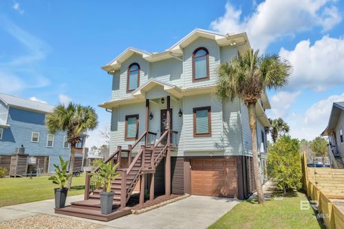 814 W Canal Dr, Gulf Shores, AL, 36542-3014 | Card Image