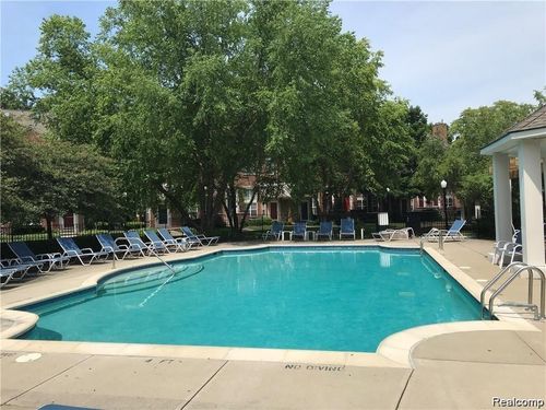 1570 Maryland Club Dr, Royal Oak, MI, 48067-4501 | Card Image