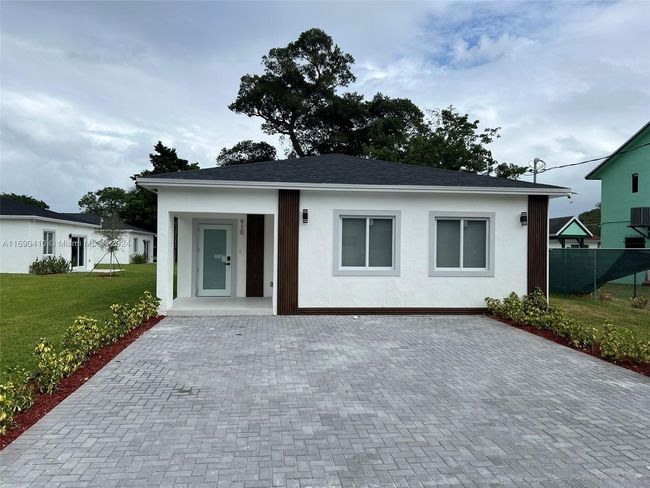910 Nw 4th Ave, House other with 3 bedrooms, 3 bathrooms and null parking in Hallandale Beach FL | Image 6
