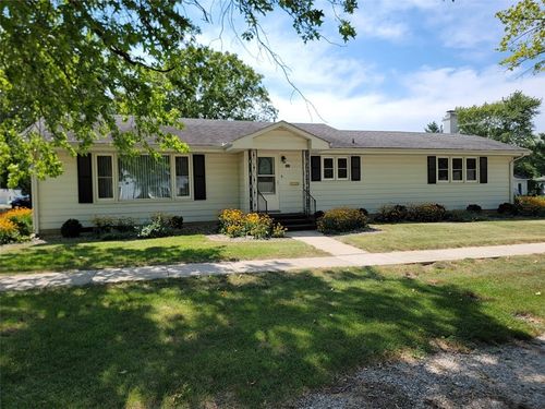 301 N Maple St, Windsor, IL, 61957-1318 | Card Image