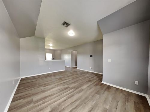 1685 Sussex St, Newcastle, OK, 73065-6628 | Card Image