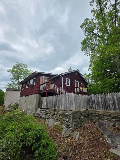 11 Oak St, Haskell, NJ, 07420-1527 | Card Image