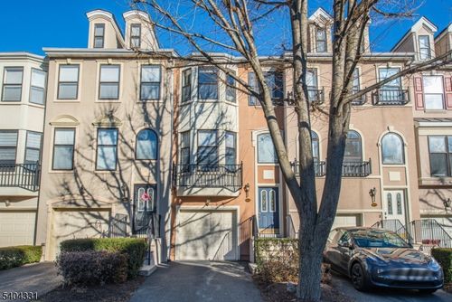 404 Manchester Dr, Nutley, NJ, 07110-3945 | Card Image