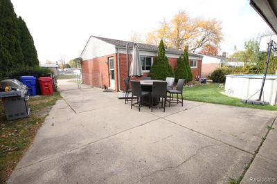 33340 Fraser Avenue, Home with 3 bedrooms, 1 bathrooms and null parking in Fraser MI | Image 2