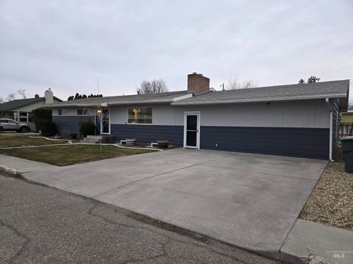 813 Reece Ave, Nyssa, OR, 97913-3618 | Card Image