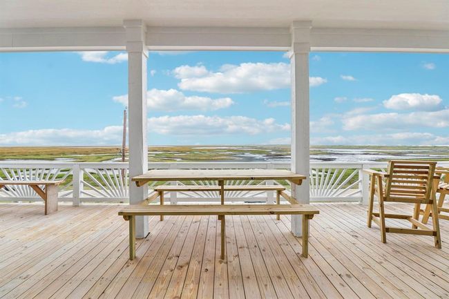 Front upper deck | Image 29