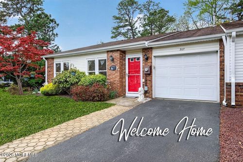 307 Joseph Dr, Lakewood, NJ, 08701-7308 | Card Image