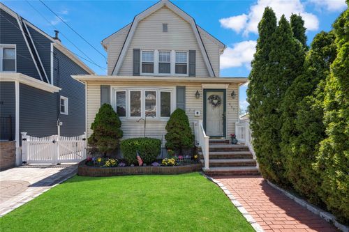 665 Gabriel Ave, Franklin Square, NY, 11010-4309 | Card Image