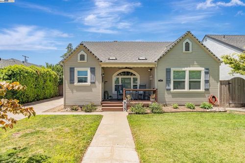 915 S School St, Lodi, CA, 95240-4713 | Card Image