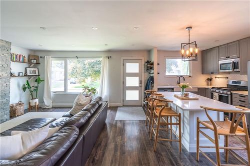 16 Boston Cres, Hamilton, ON, L8T4N2 | Card Image