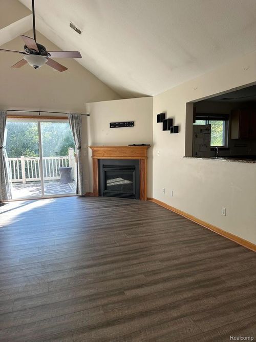 328 Marigold Cir, Westland, MI, 48185-9633 | Card Image