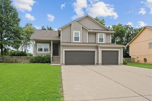 1637 Se Dalton Dr, Lee's Summit, MO, 64081-2969 | Card Image