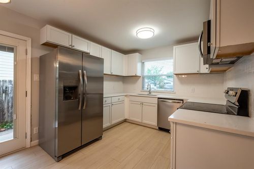 a-8708 Pineridge Dr, Austin, TX, 78729-5401 | Card Image