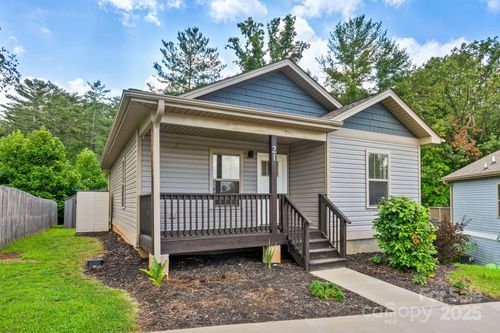 21 Lillie Farm Ln, Weaverville, NC, 28787-0640 | Card Image