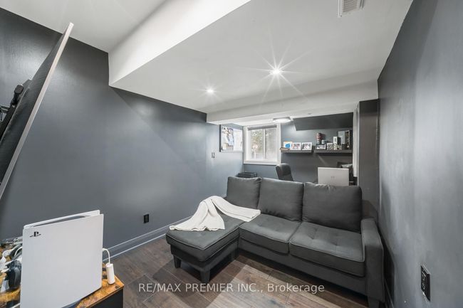 122 Robert Hicks Dr, House attached with 6 bedrooms, 5 bathrooms and 2 parking in North York ON | Image 28