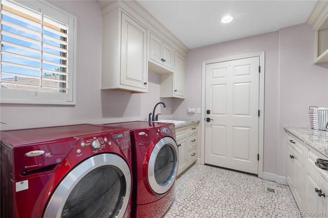 Laundry/mudroom combo | Image 32