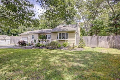 17 Arnold Dr, Middle Island, NY, 11953-1701 | Card Image