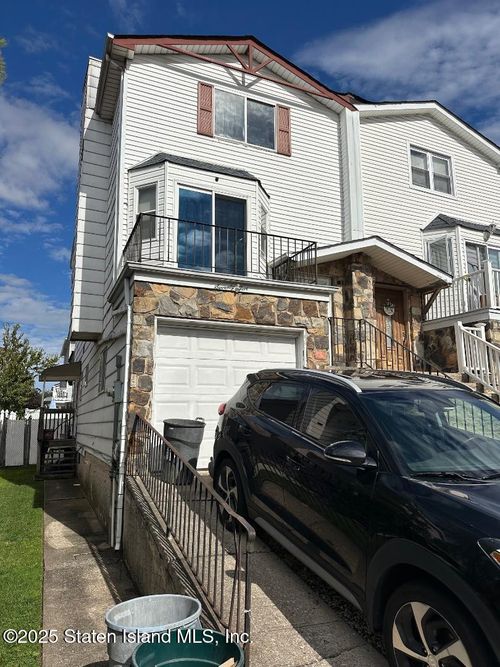 75 Villanova St, Staten Island, NY, 10314-6031 | Card Image