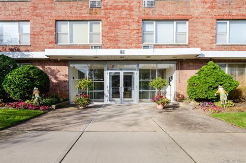 apt-2h-280 Guy Lombardo Ave, Freeport, NY, 11520-4905 | Card Image