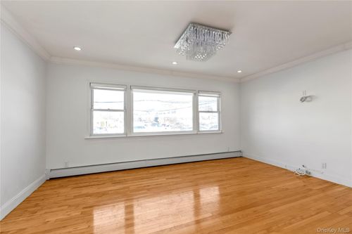 15040 16th Rd, Whitestone, NY, 11357-3118 | Card Image