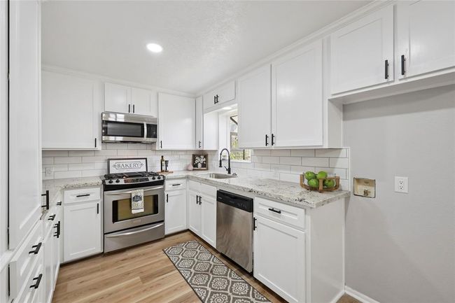 1008 N 30 Th St, House other with 4 bedrooms, 2 bathrooms and 2 parking in Nederland TX | Image 16