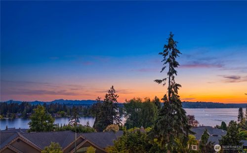 4218 92nd Ave Ne, Yarrow Point, WA, 98004-1323 | Card Image