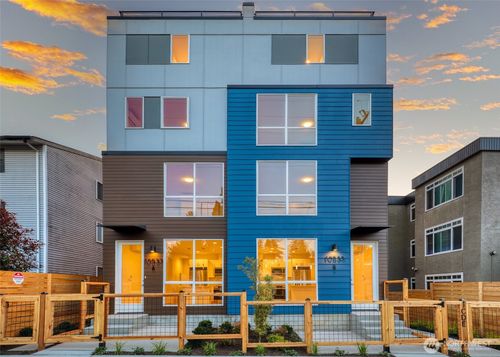 10533 E Stone Ave N, Seattle, WA, 98133-8921 | Card Image