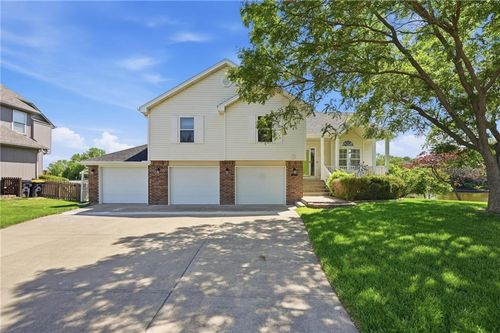 521 Sw Graystone Drive, Grain Valley, MO, 64029 | Card Image