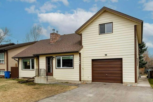 1705 16 Street, Home with 3 bedrooms, 1 bathrooms and 3 parking in Didsbury AB | Image 1