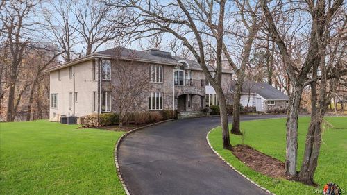 22 Lake Rd, Great Neck, NY, 11020-1636 | Card Image