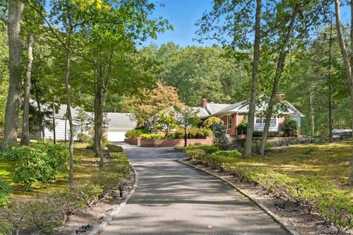 250 Manor Rd, Huntington, NY, 11743-5753 | Card Image