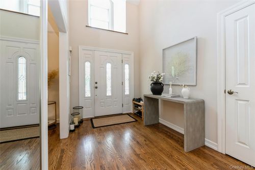 800 Ruth Rd, Mattituck, NY, 11952-3643 | Card Image