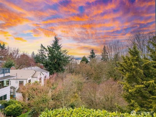 7247 36th Ave Sw, Seattle, WA, 98126-3218 | Card Image