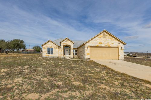 200 Lakeview Cir, La Vernia, TX, 78121-5125 | Card Image