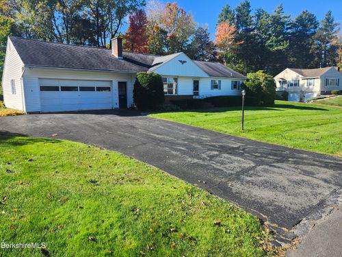 44 Michael Dr, Pittsfield, MA, 01201-1928 | Card Image