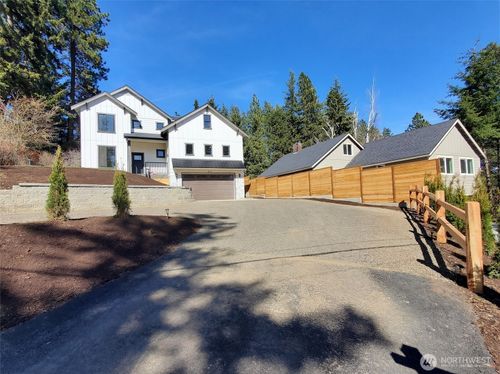 511 W 2nd St, Cle Elum, WA, 98922-1017 | Card Image
