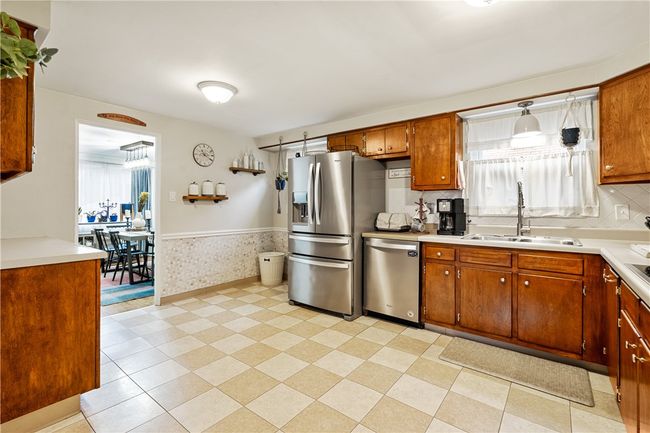 1009 Connor Rd, House other with 5 bedrooms, 2 bathrooms and 1 parking in Castle Shannon PA | Image 9