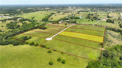 10783 Ewing Ave, Kansas City, MO, 64134-2726 | Card Image