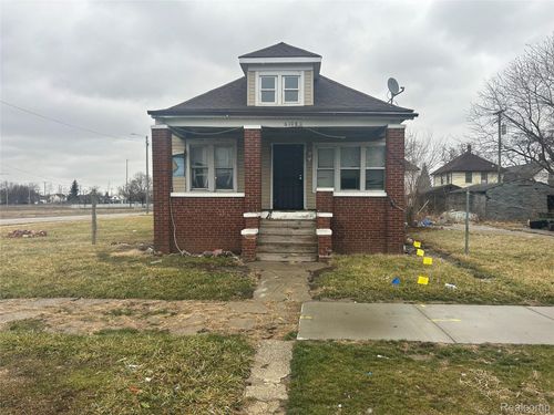 6108 Iroquois St, Detroit, MI, 48213-2506 | Card Image