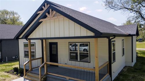 223 E Mill St, Osawatomie, KS, 66064-1138 | Card Image