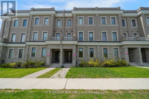 9376 Bayview Avenue, Richmond Hill (Observatory), ON, L4C5H3 | Card Image