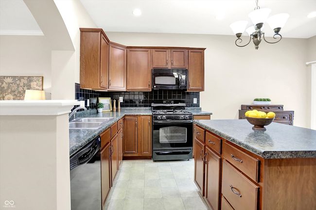 6691 Beekman Pl, Condo with 3 bedrooms, 3 bathrooms and null parking in Zionsville IN | Image 16