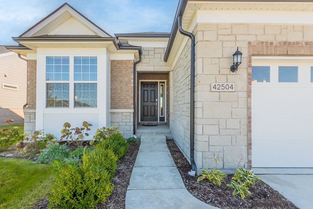 Arbor Dr, Clinton Township, MI 48038
