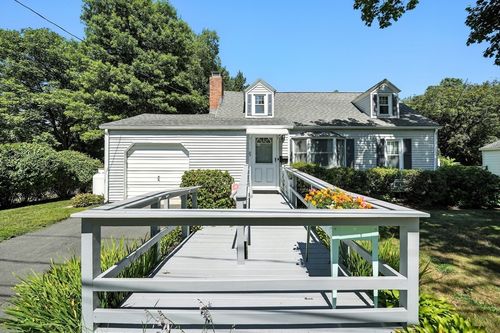 85 Fairview St, South Hadley, MA, 01075-1926 | Card Image