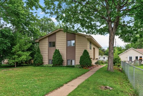 5326 Knox Ave N, Brooklyn Center, MN, 55430-3058 | Card Image